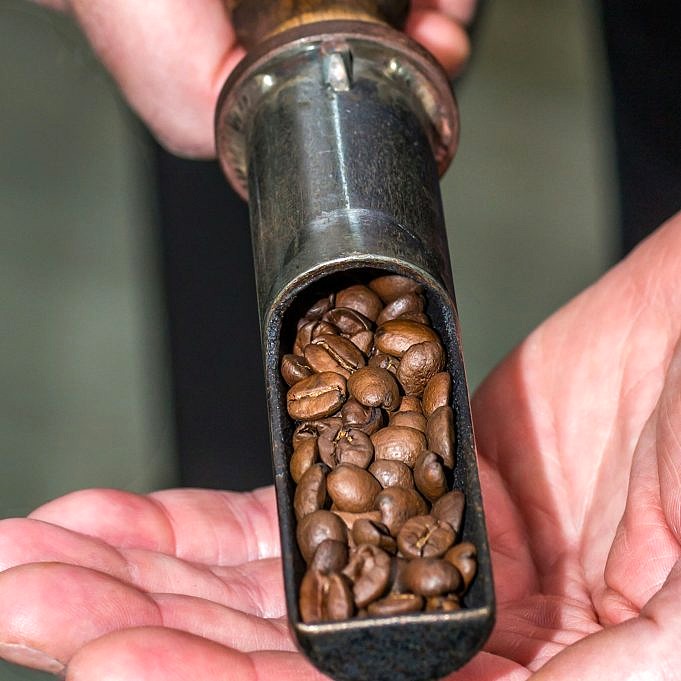 De Definitieve Gids Voor Het Thuis Branden Van Uw Koffie